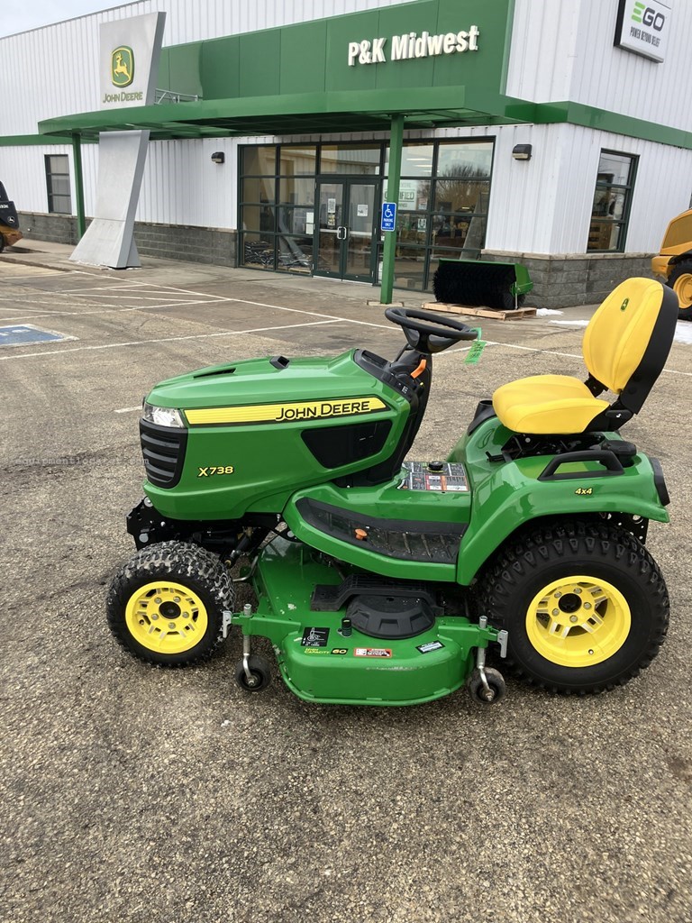 2023 John Deere X738 Image 2