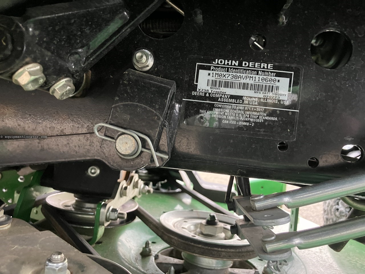 2023 John Deere X738 Image 10