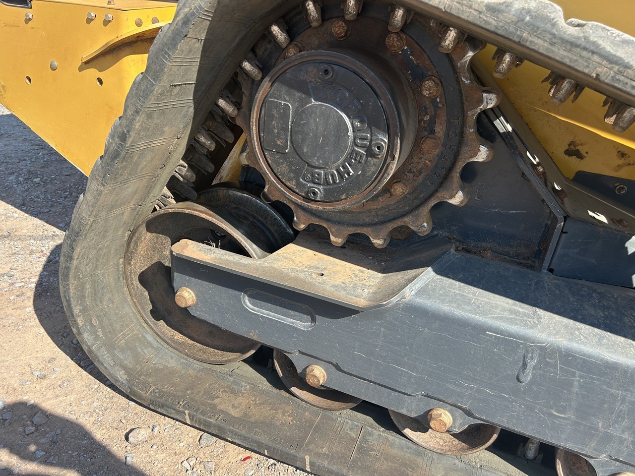 2019 John Deere 333G Image 10