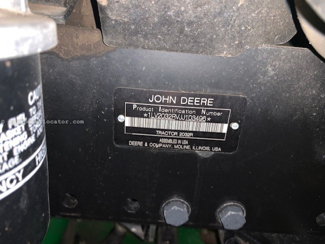 2018 John Deere 2032R Image 10