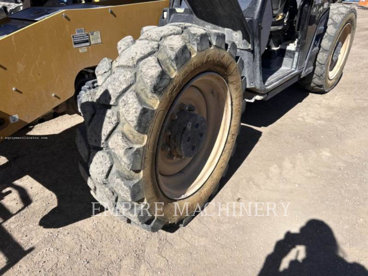 2017 Caterpillar TL1055D Image 16