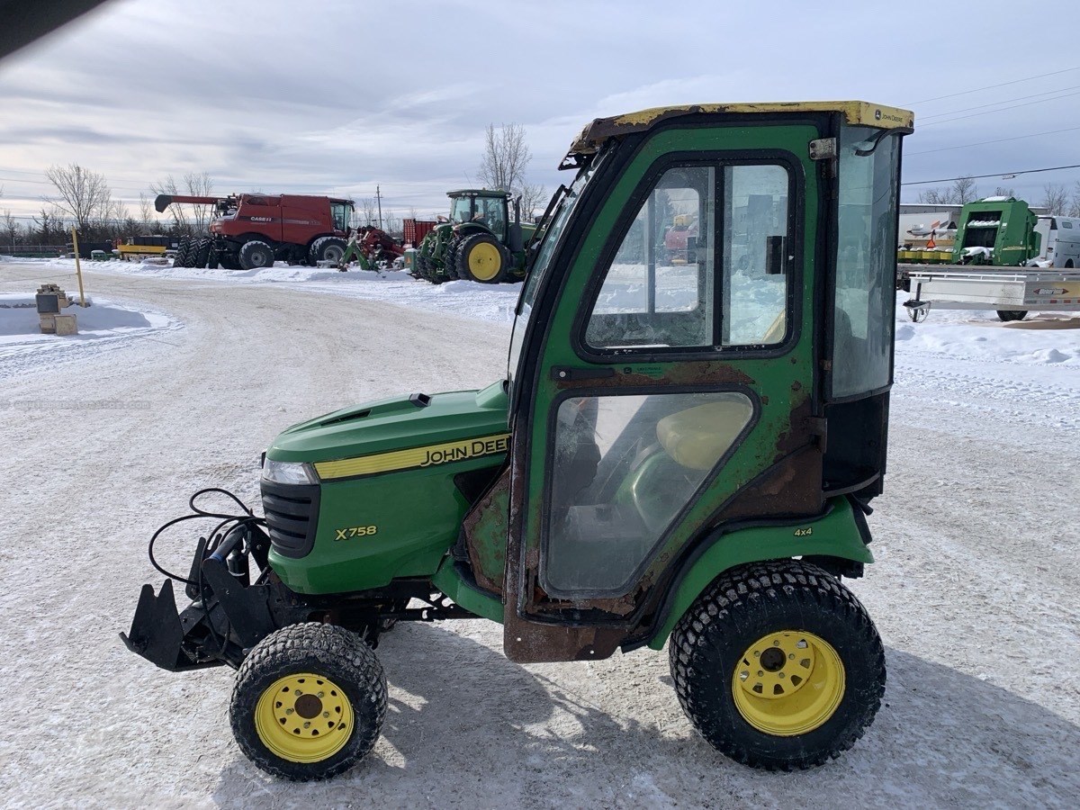 2018 John Deere X758 Image 2