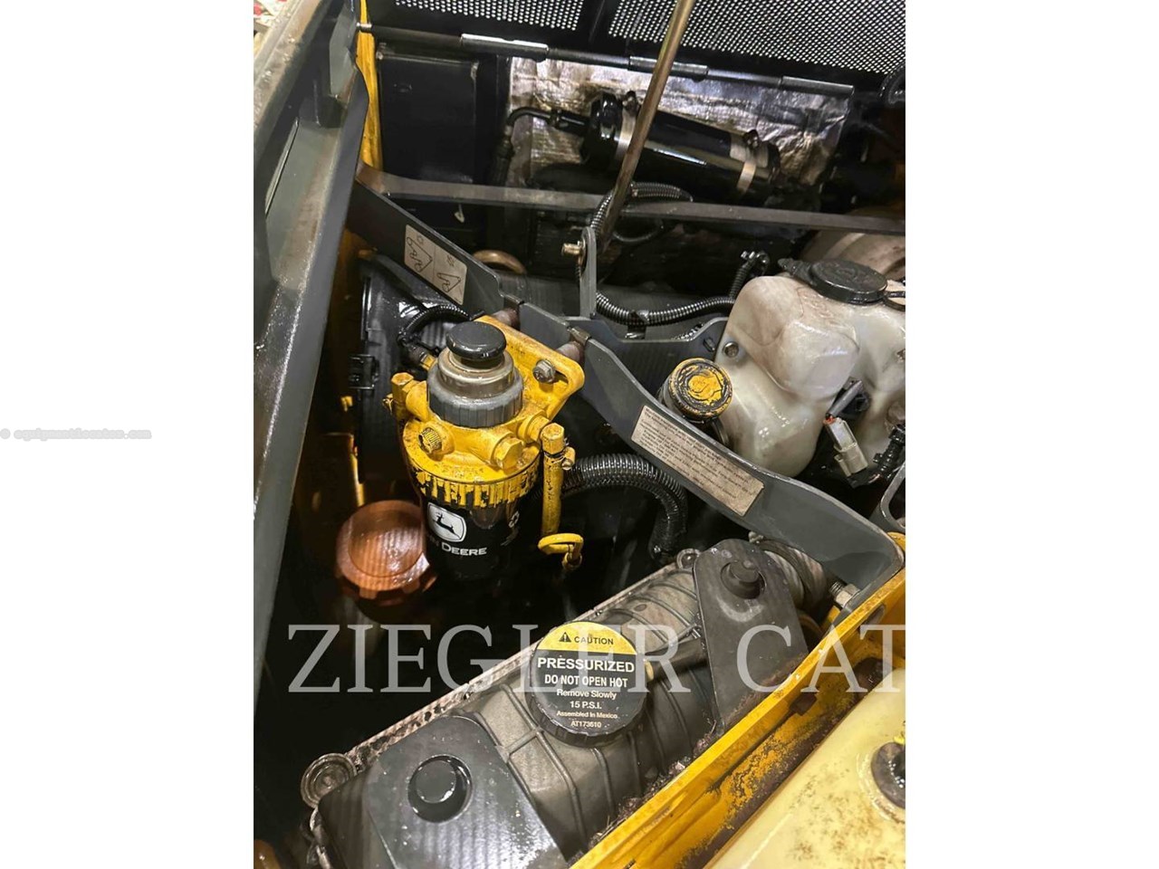 2013 John Deere 329 D Image 8