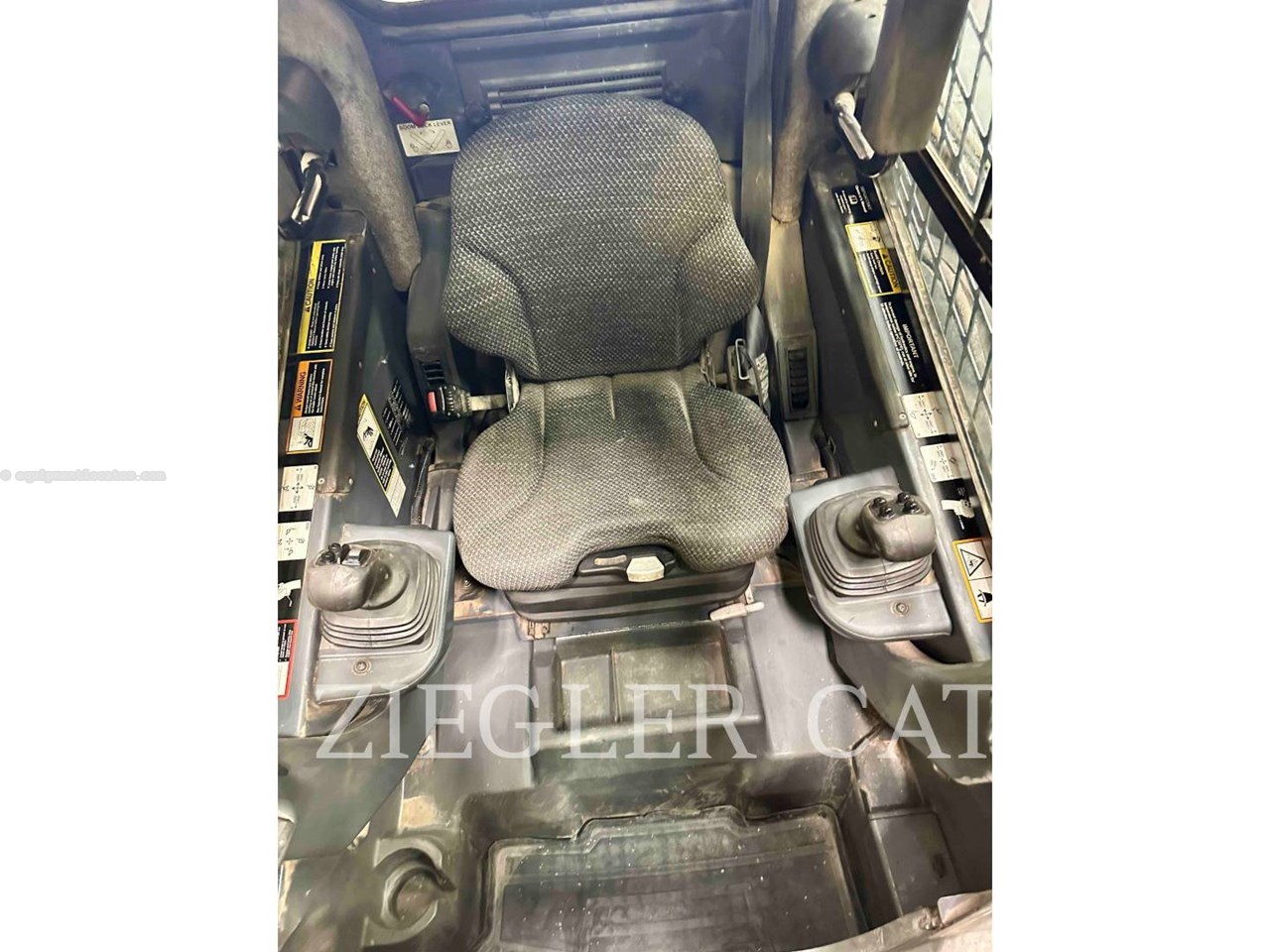 2013 John Deere 329 D Image 13