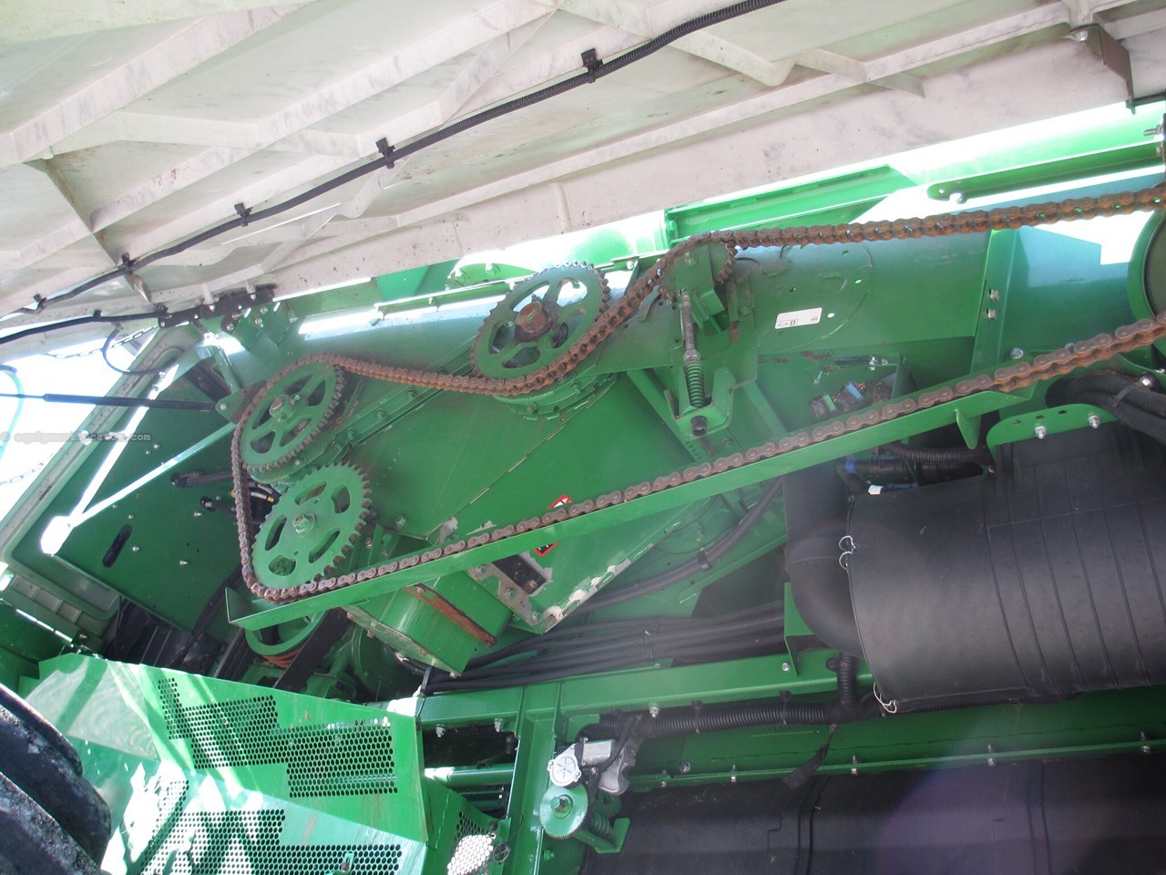 2014 John Deere S680 Image 32