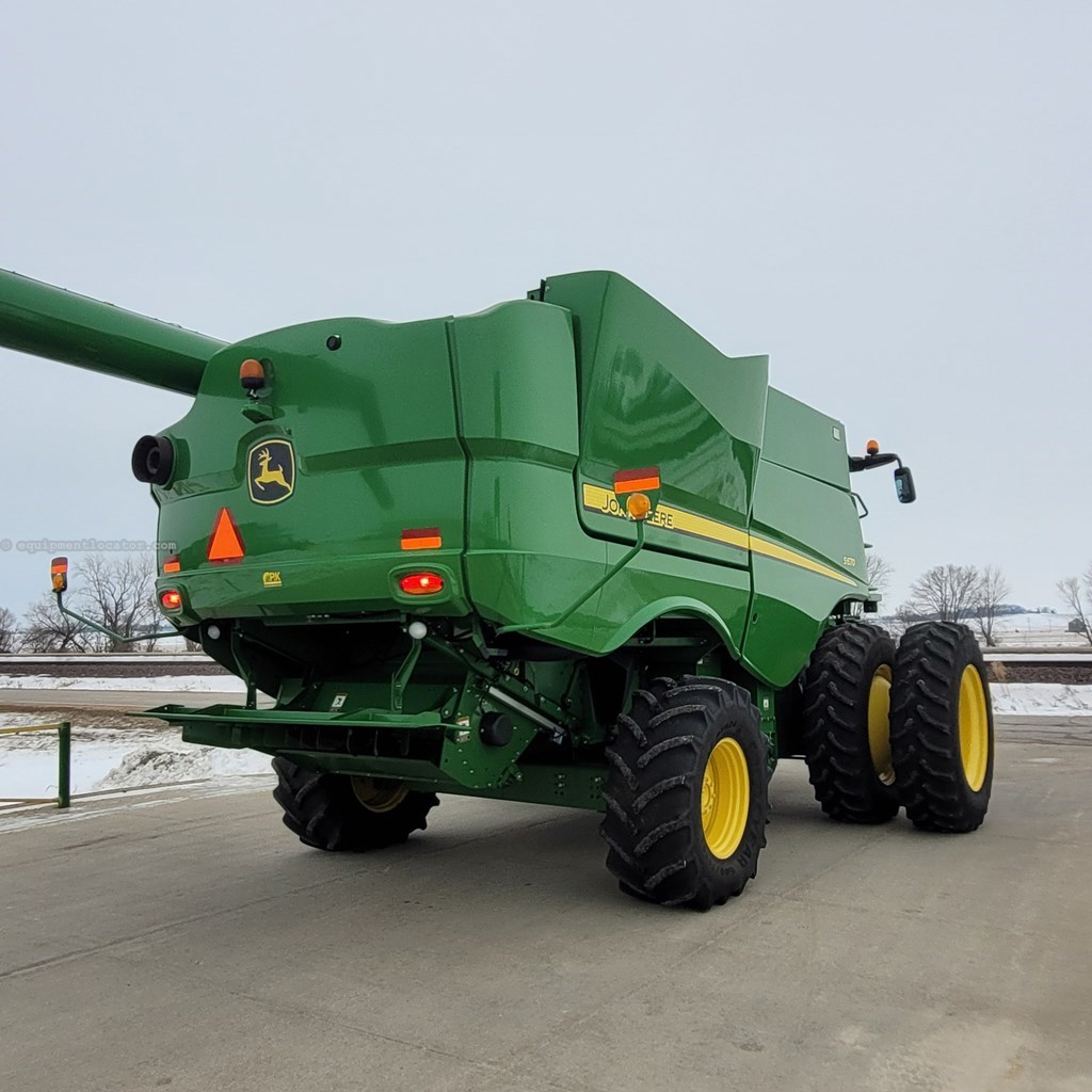 2016 John Deere S670 Image 4