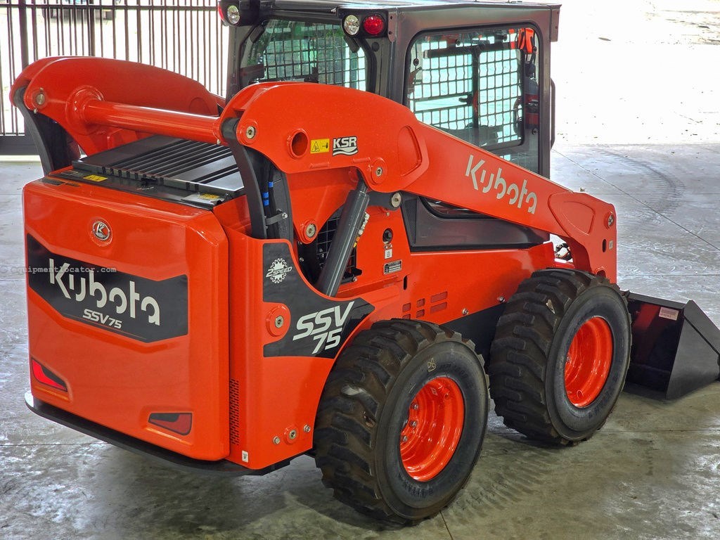 2025 Kubota SSV Series SSV75 Image 4