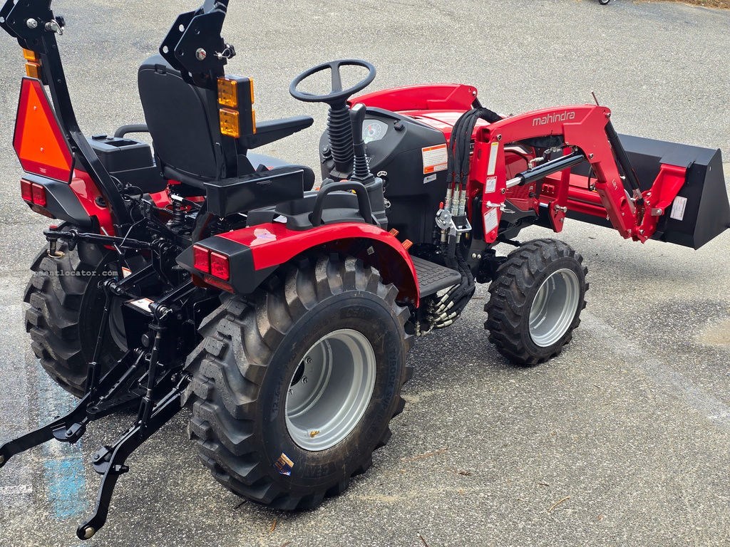 2025 Mahindra 2100 Series 2126 HST Image 4