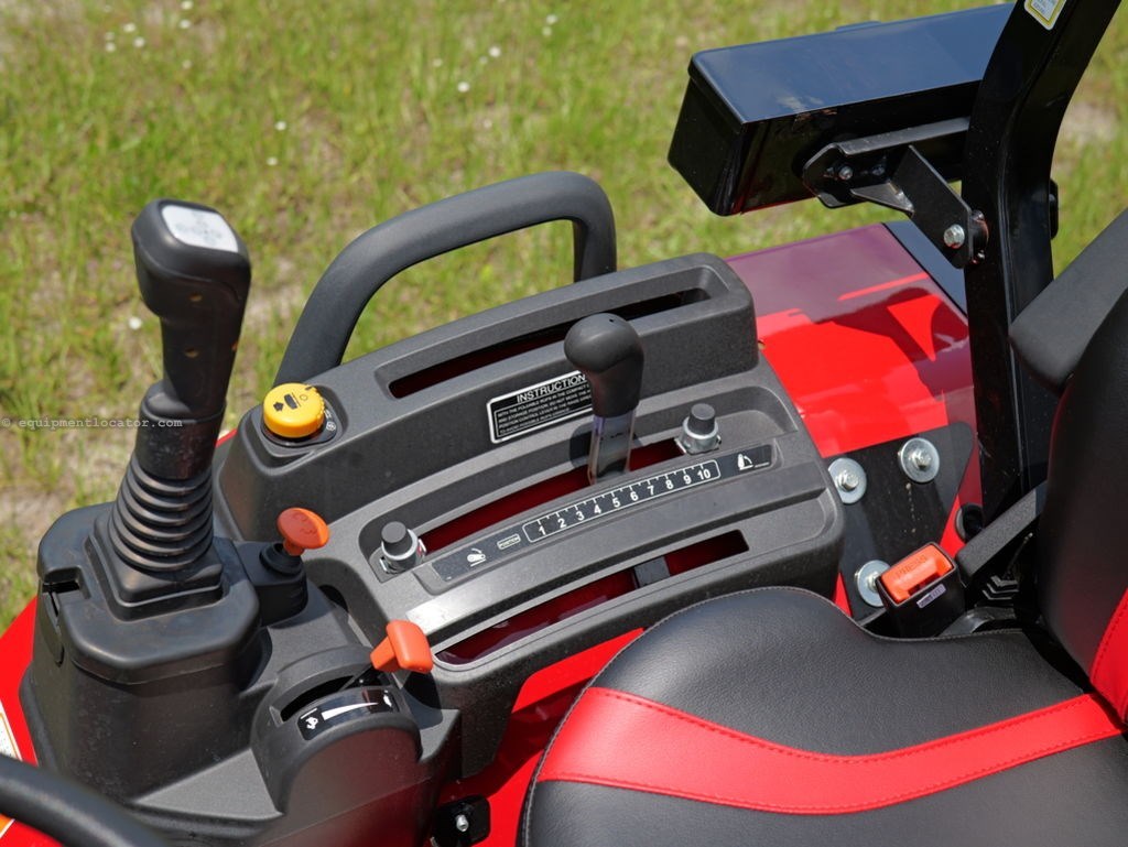 2025 Mahindra 2100 Series 2126 HST Image 6