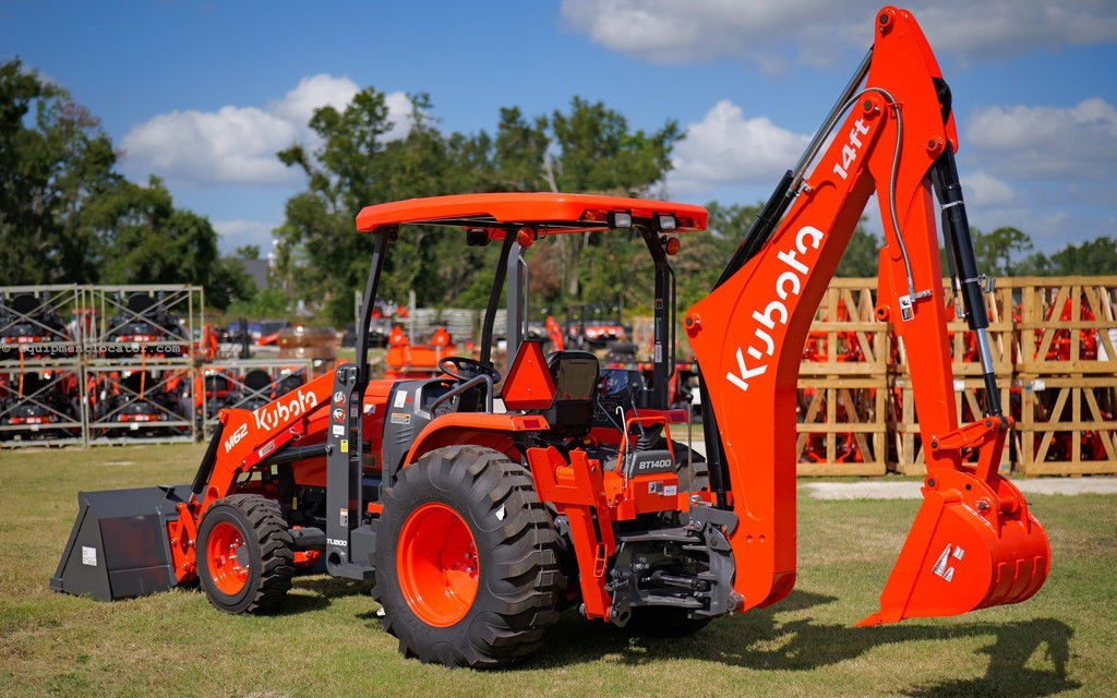 2026 Kubota Tractor Loader Backhoe M62 Image 4