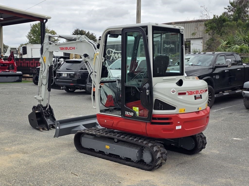 Takeuchi Excavators TB240 Image 3