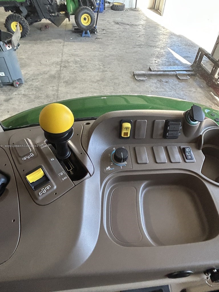 2026 John Deere 5075M Image 10