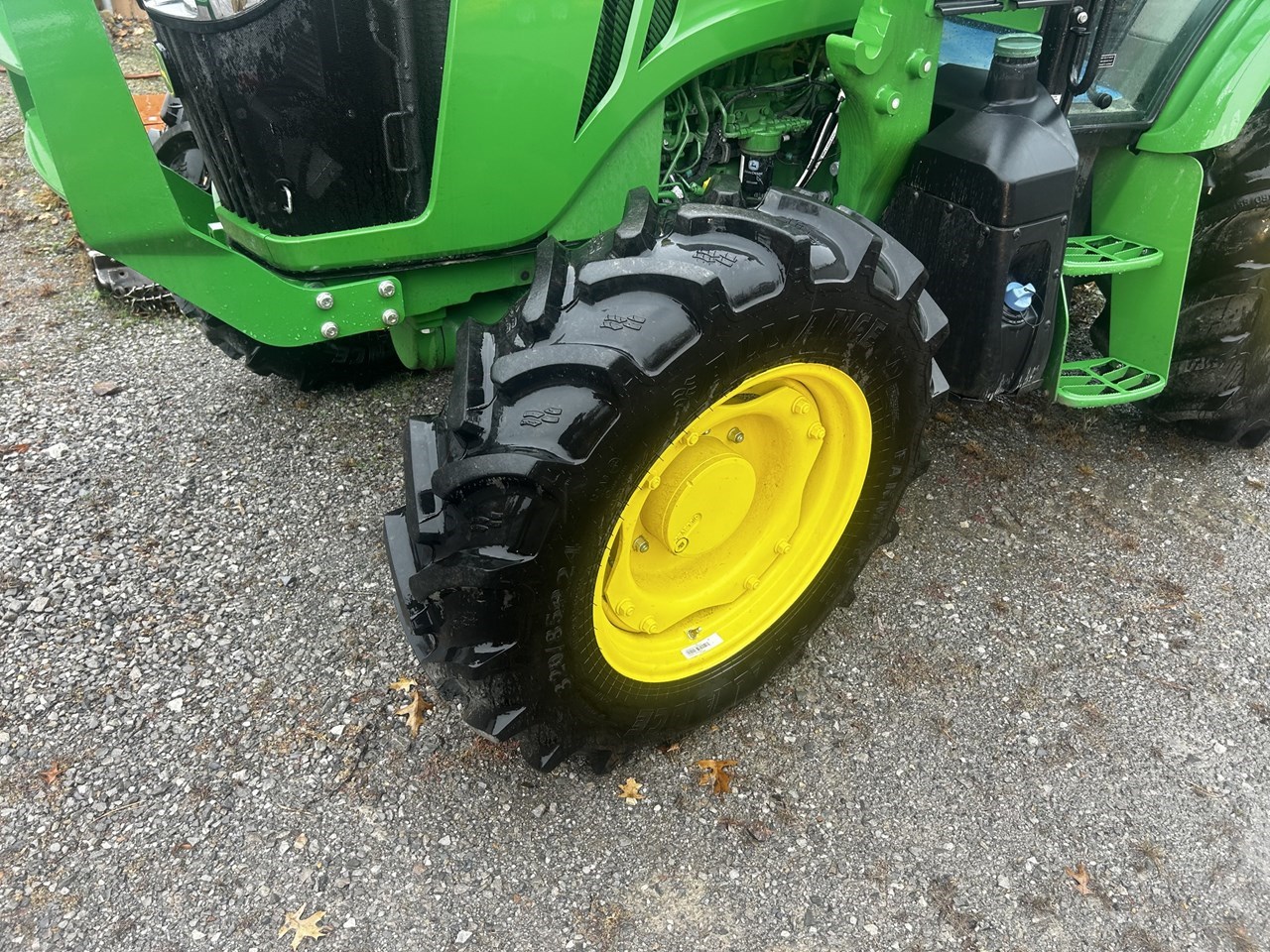 2025 John Deere 5105M Image 10