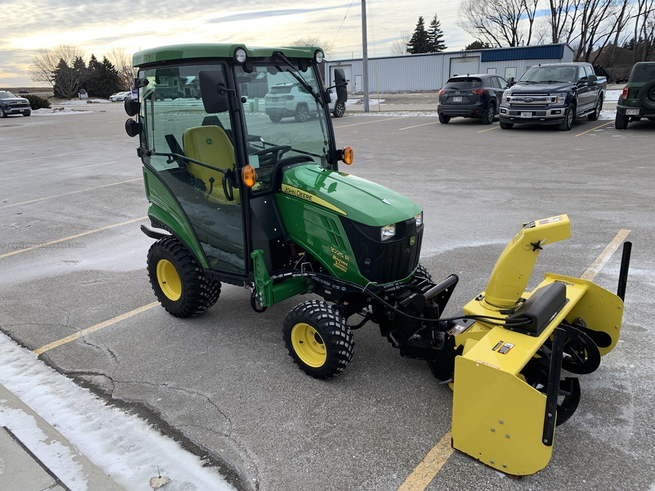 2021 John Deere 1025R Image 2