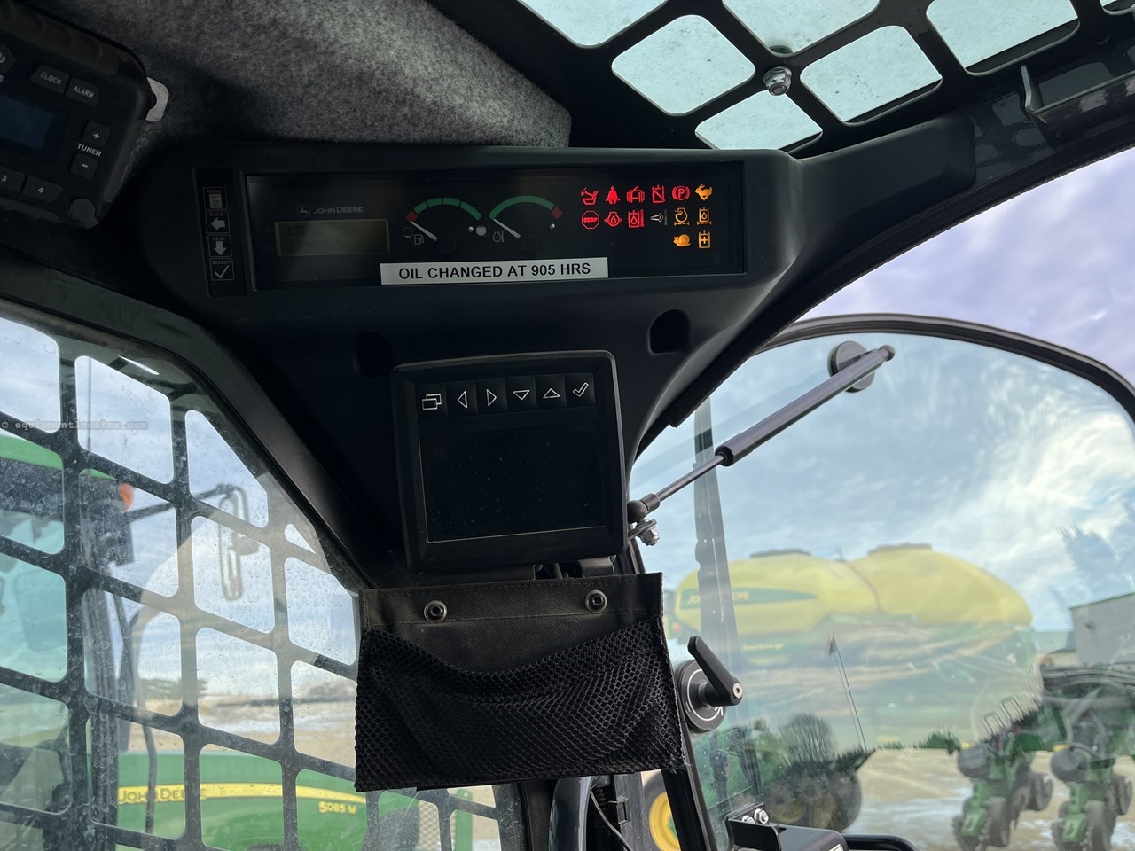2017 John Deere 333G Image 10