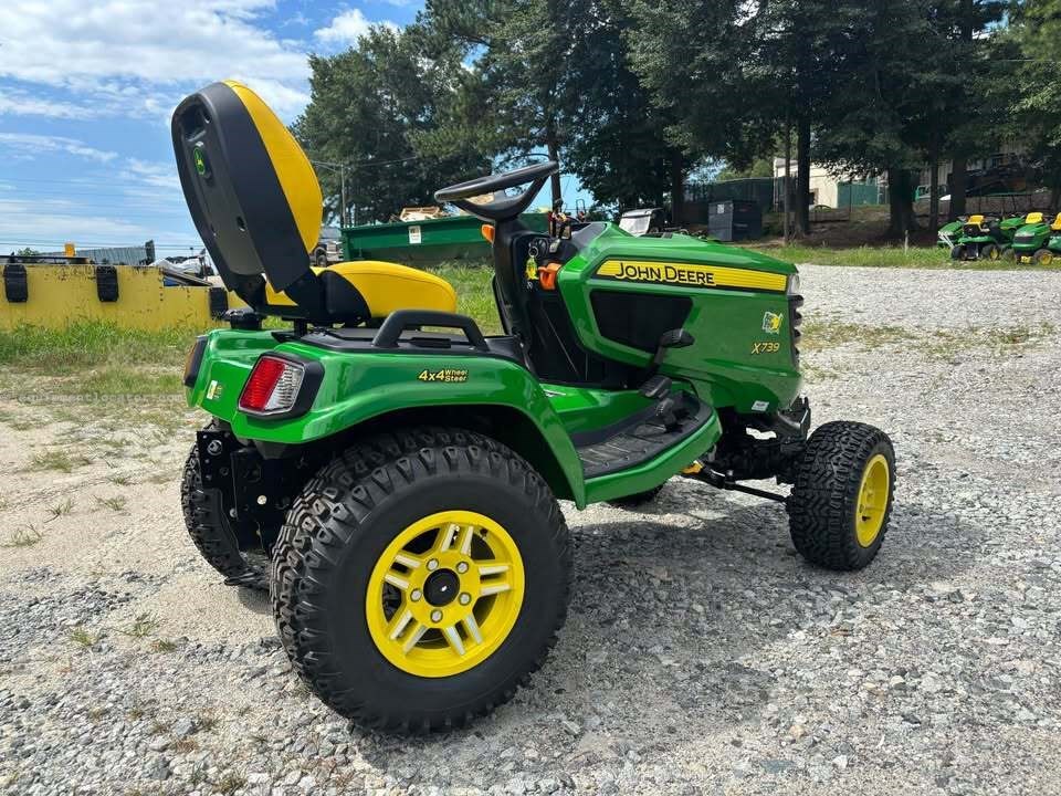John Deere X739 Signature Series Lawn Tractor Image 4