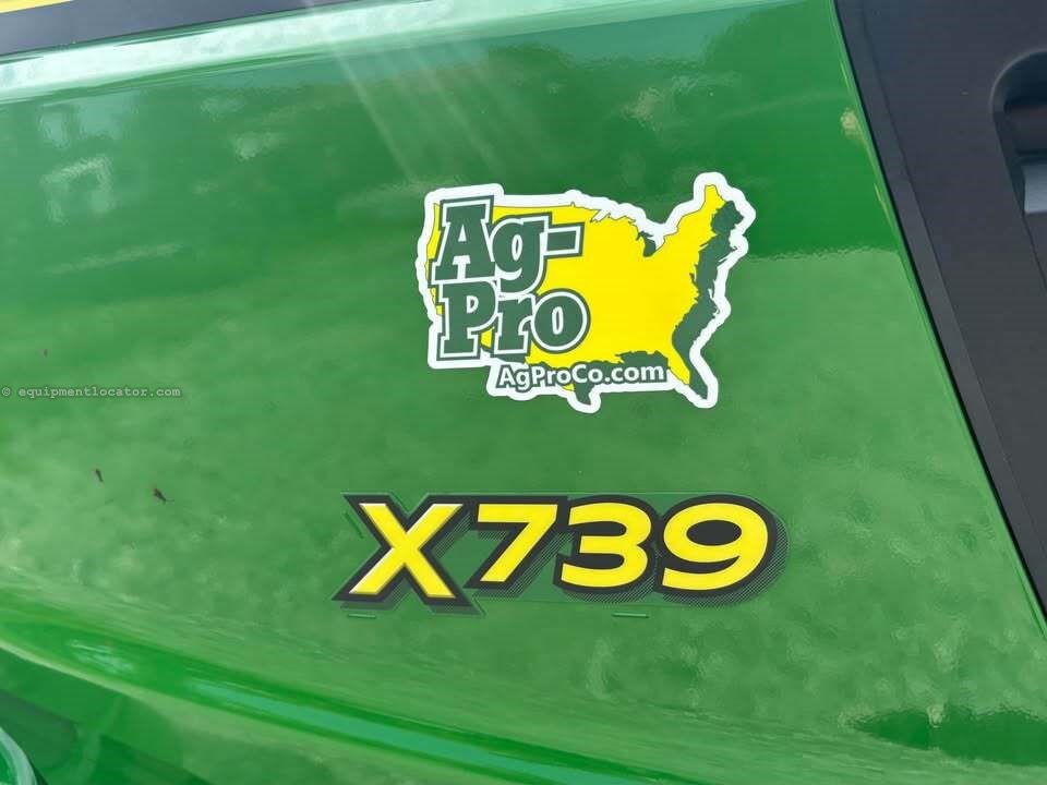 John Deere X739 Signature Series Lawn Tractor Image 6