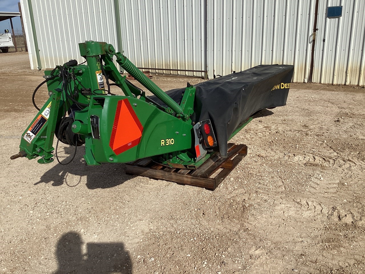 2020 John Deere R310 Image 11