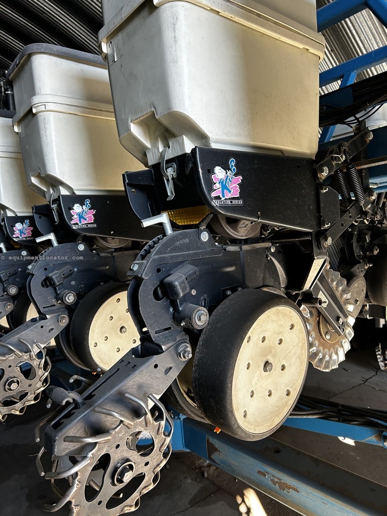 2007 Kinze 3650 Image 4