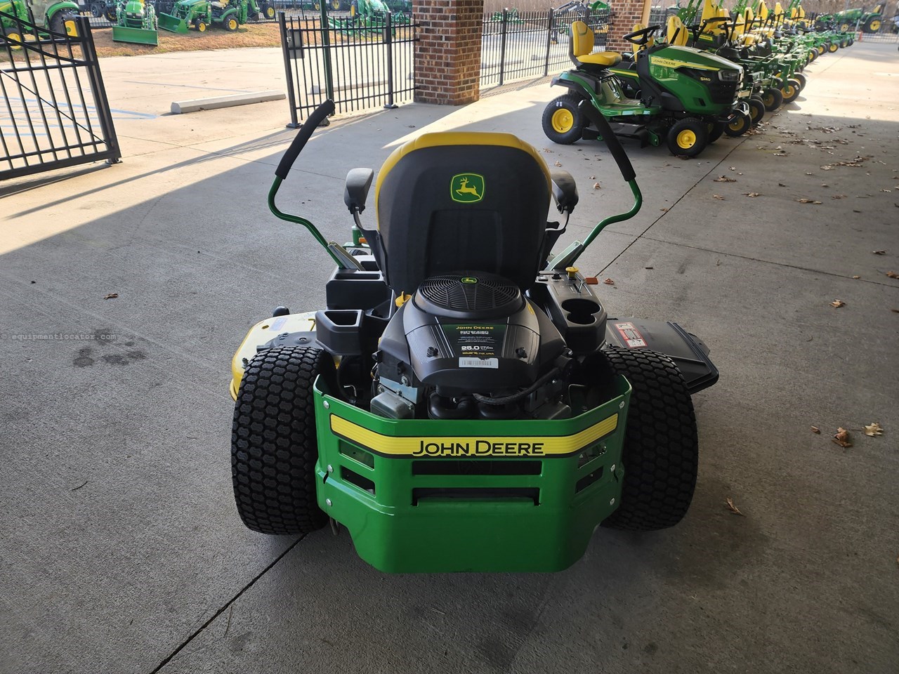 2021 John Deere Z375R Image 4