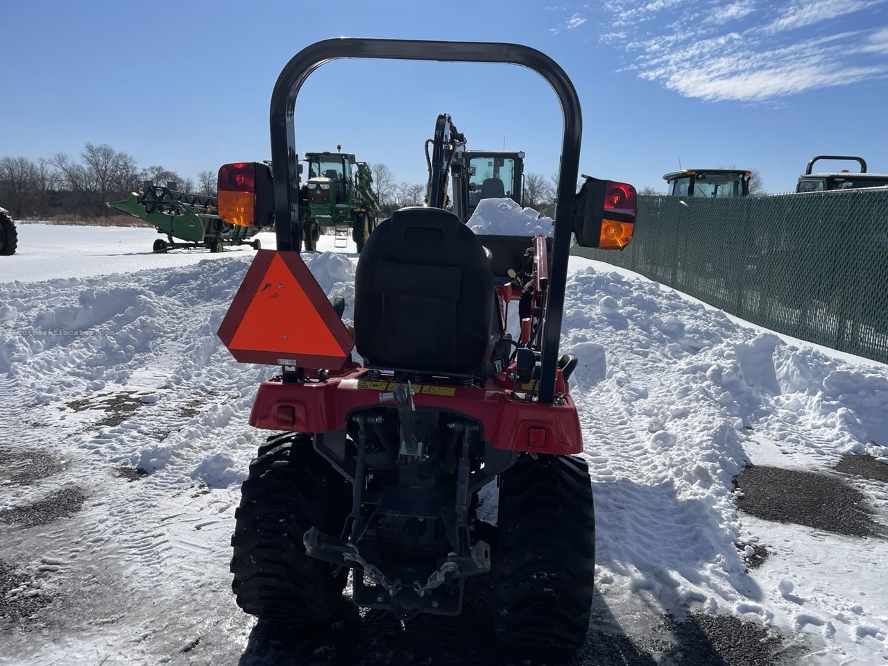 2022 Massey Ferguson GC1723 Image 3