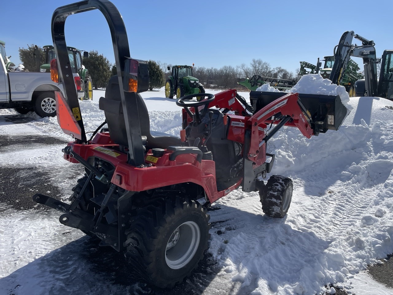 2022 Massey Ferguson GC1723 Image 4