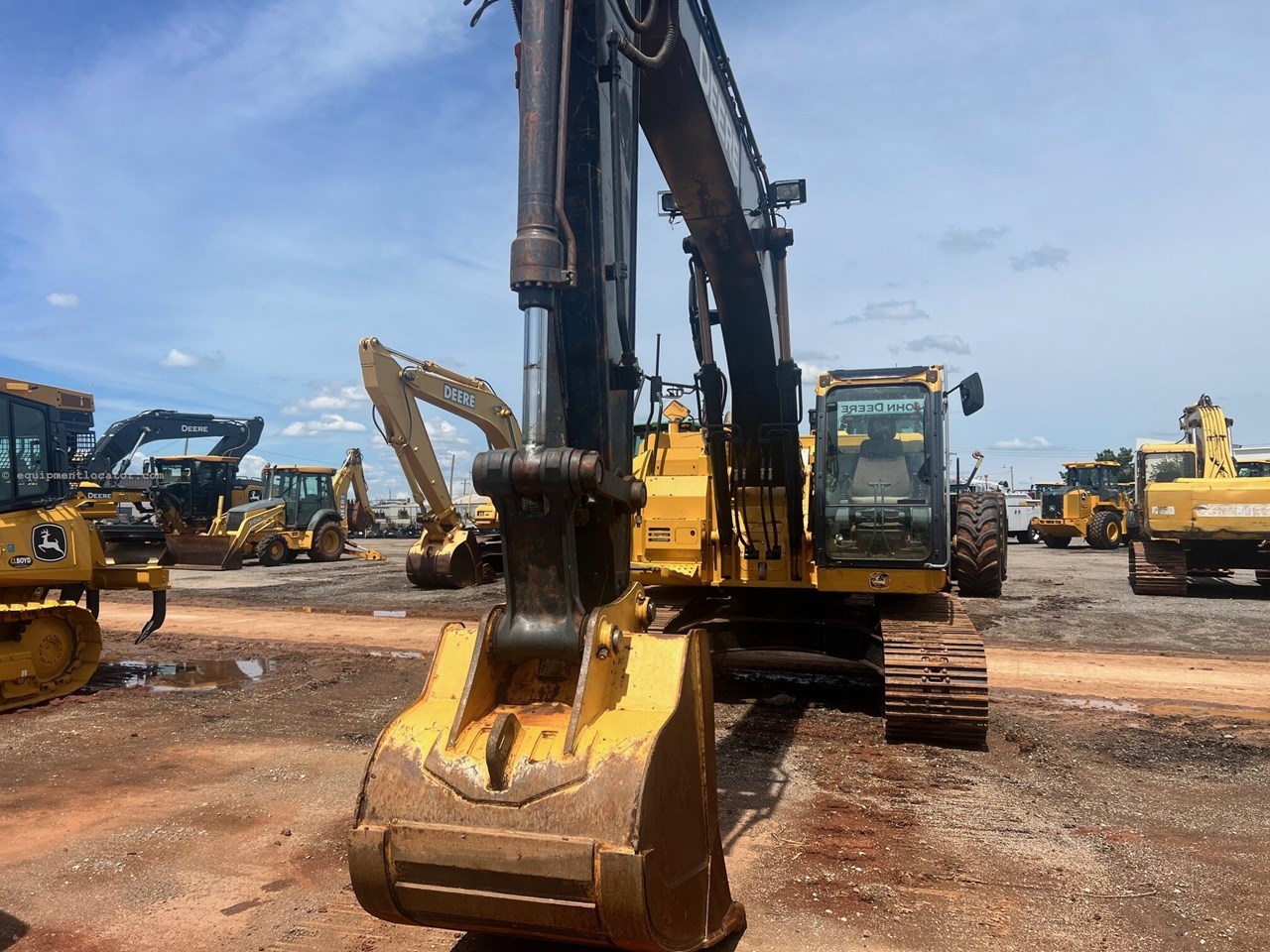 2018 John Deere 245G LC Image 4