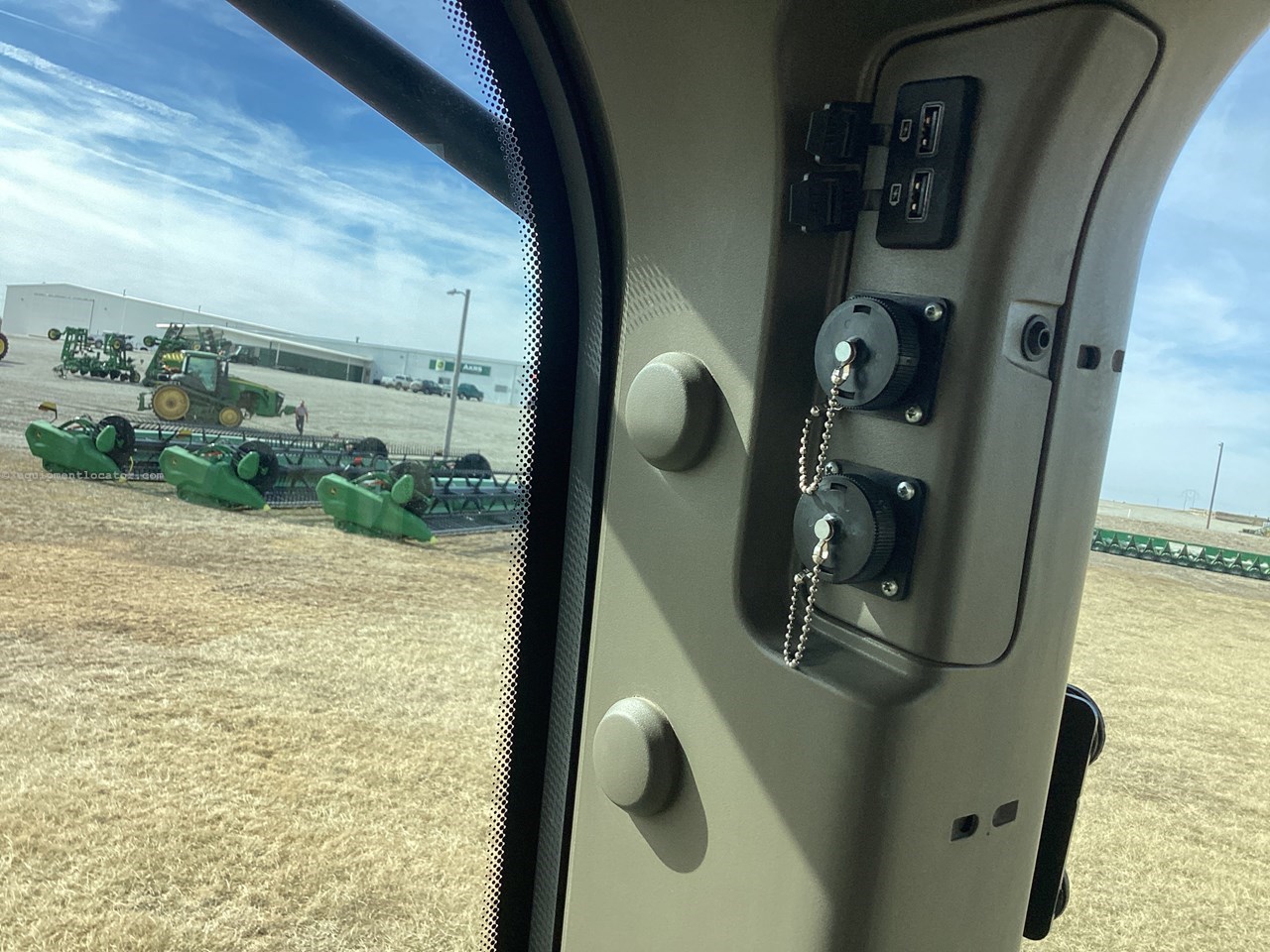 2022 John Deere 8R 340 Image 16