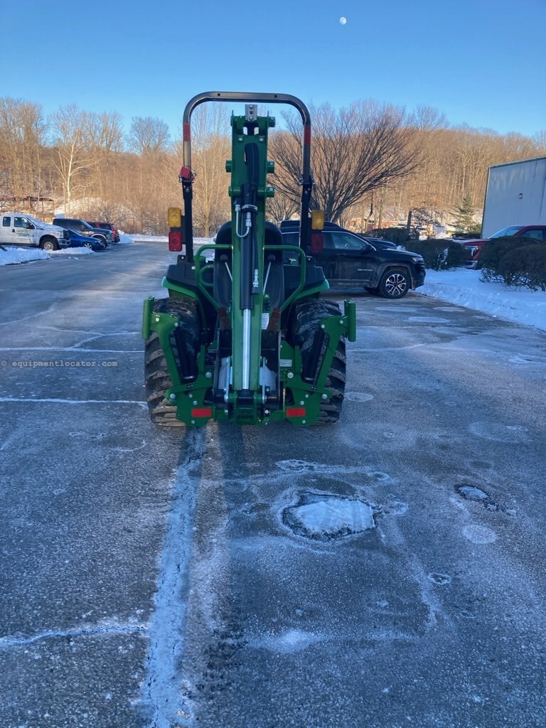 2022 John Deere 3025E Image 4