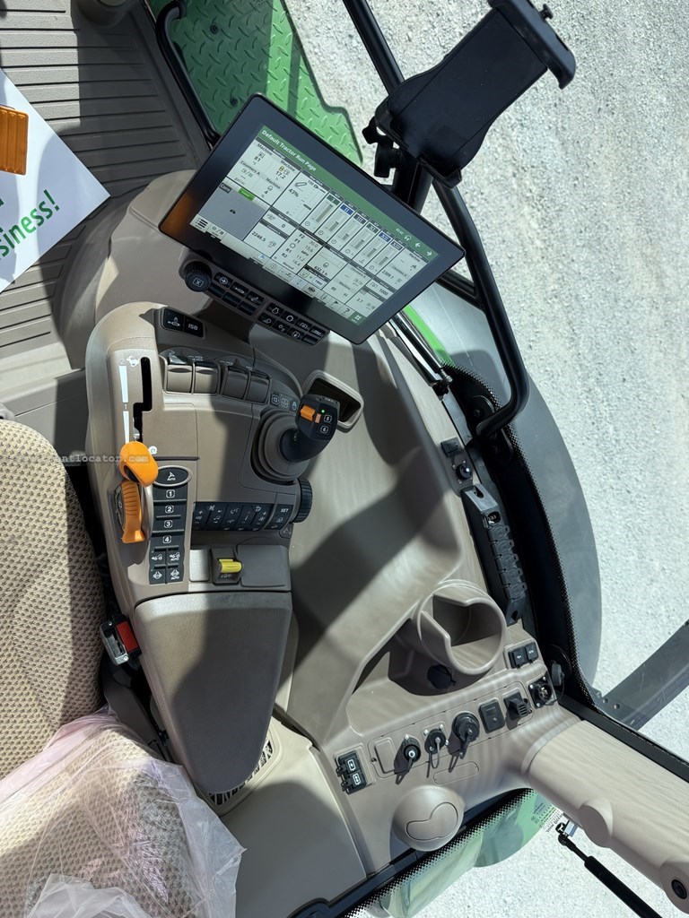 2024 John Deere 6R 250 Image 32