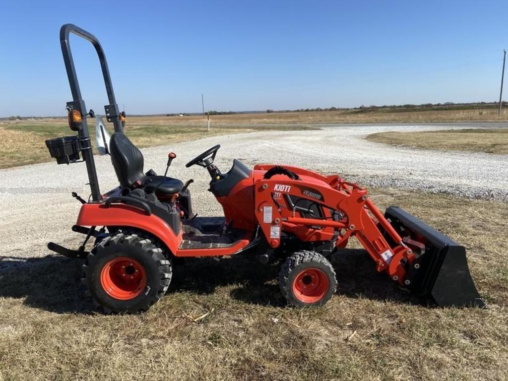 2025 Kioti CS2220HR Image 4