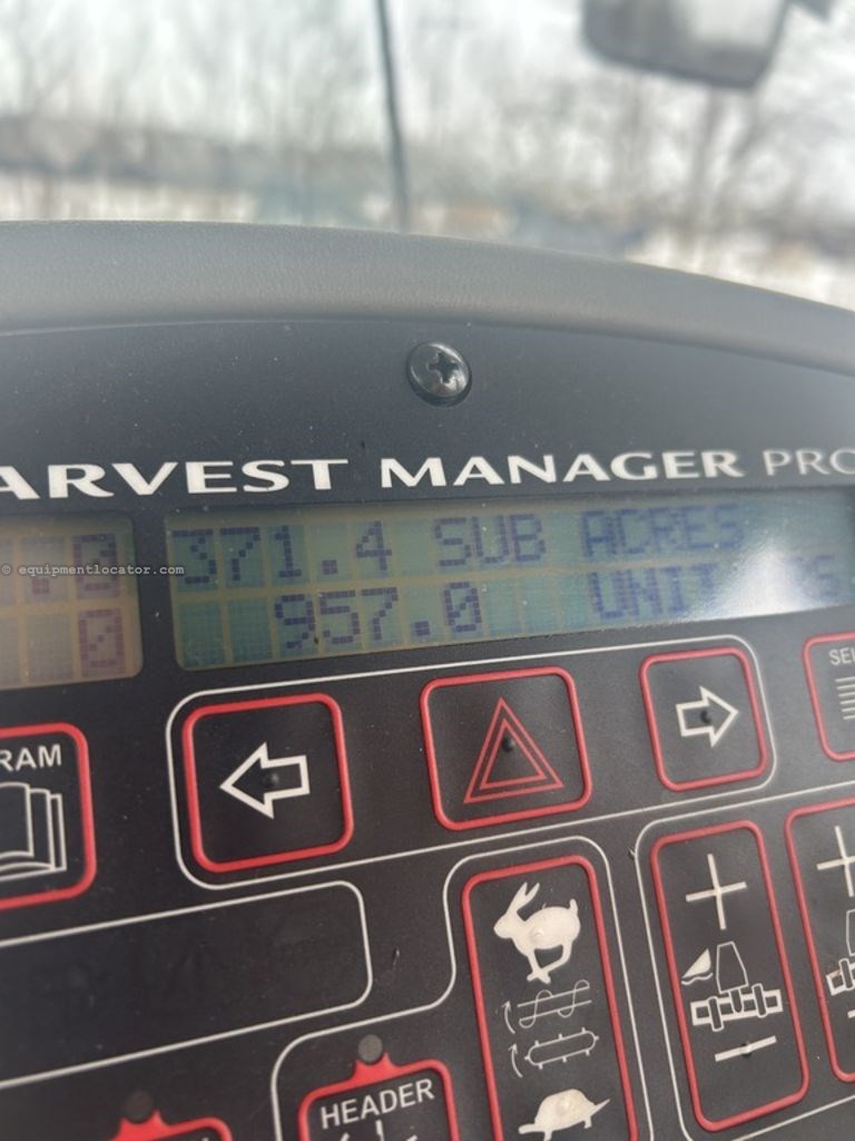 2016 MacDon M155 Image 2