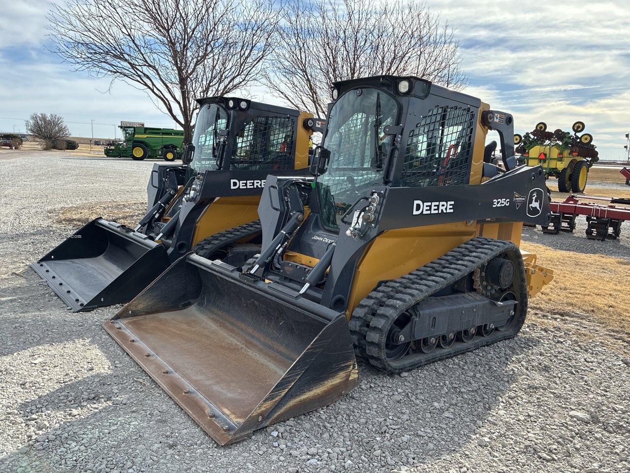 2023 John Deere 325G Image 3