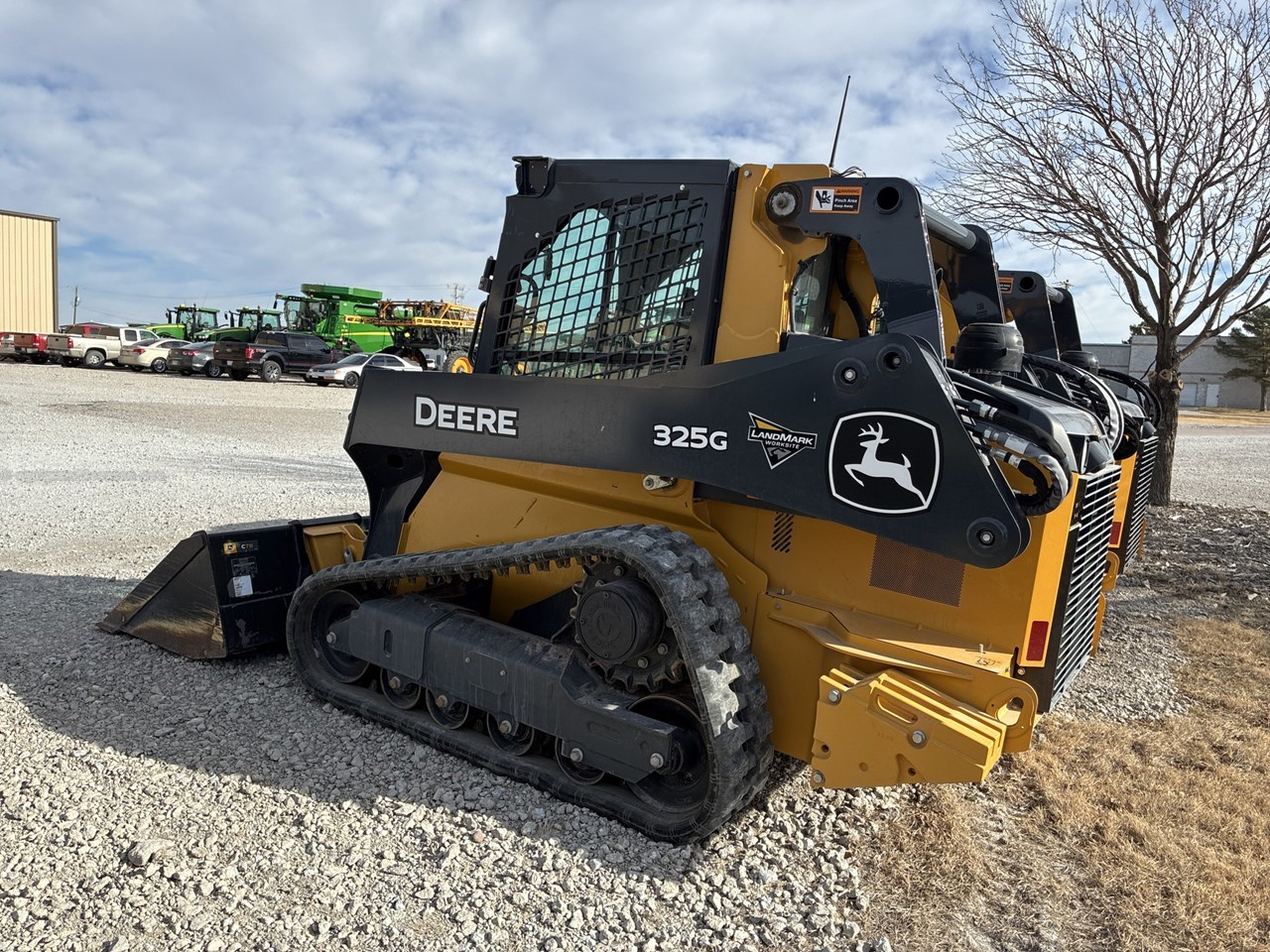 2023 John Deere 325G Image 4