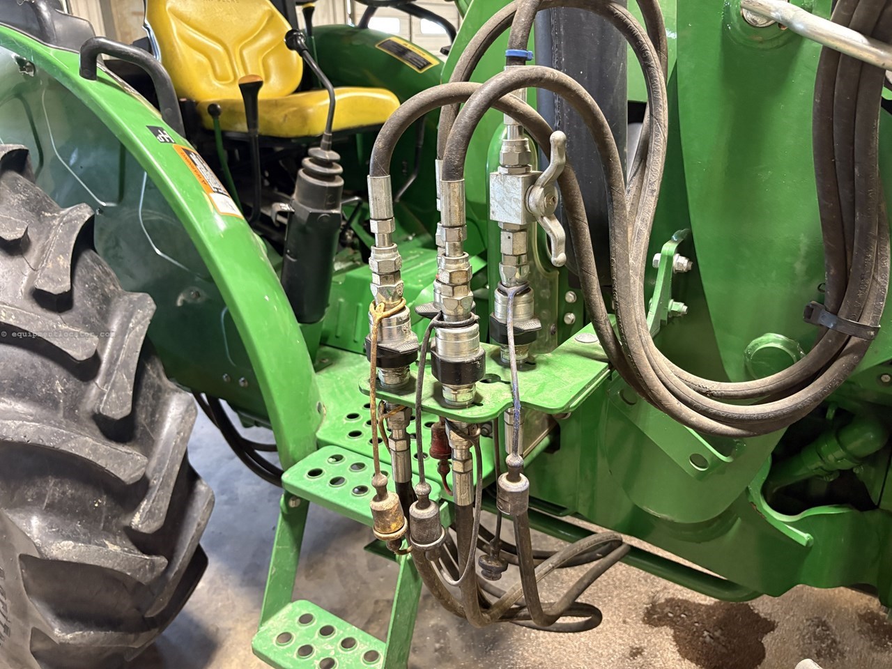 2016 John Deere 5045E Image 10