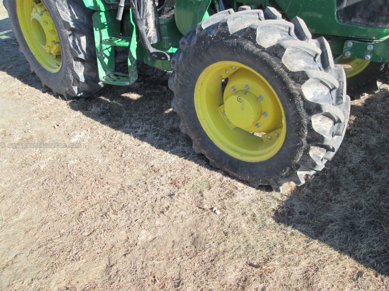 2019 John Deere 5100E Image 10