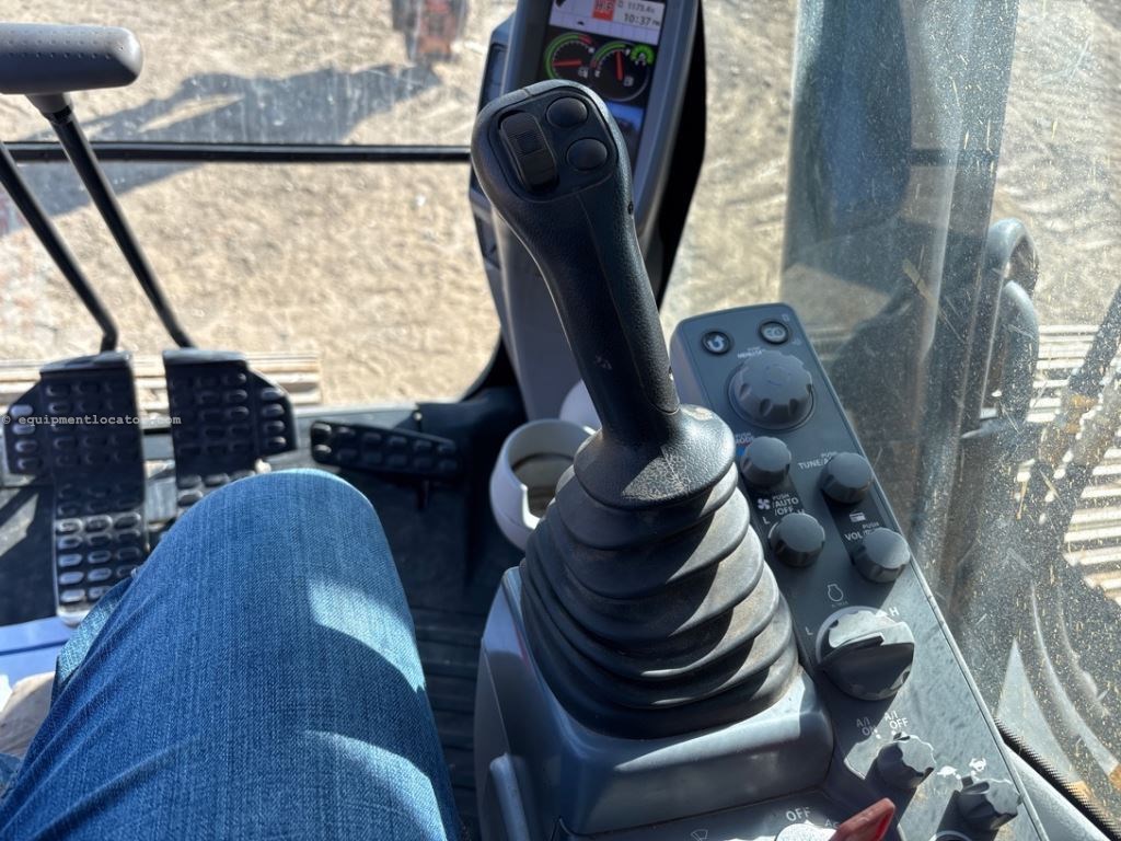 2023 John Deere 210P Image 37