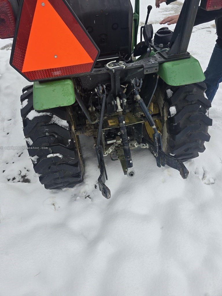 2015 John Deere 2025R Image 5