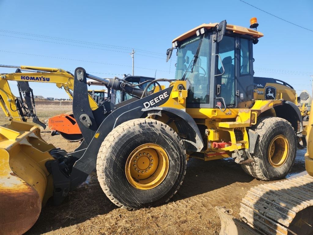 2019 John Deere 544L Image 2