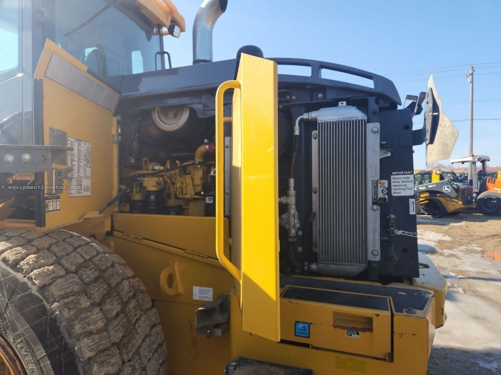 2019 John Deere 544L Image 19