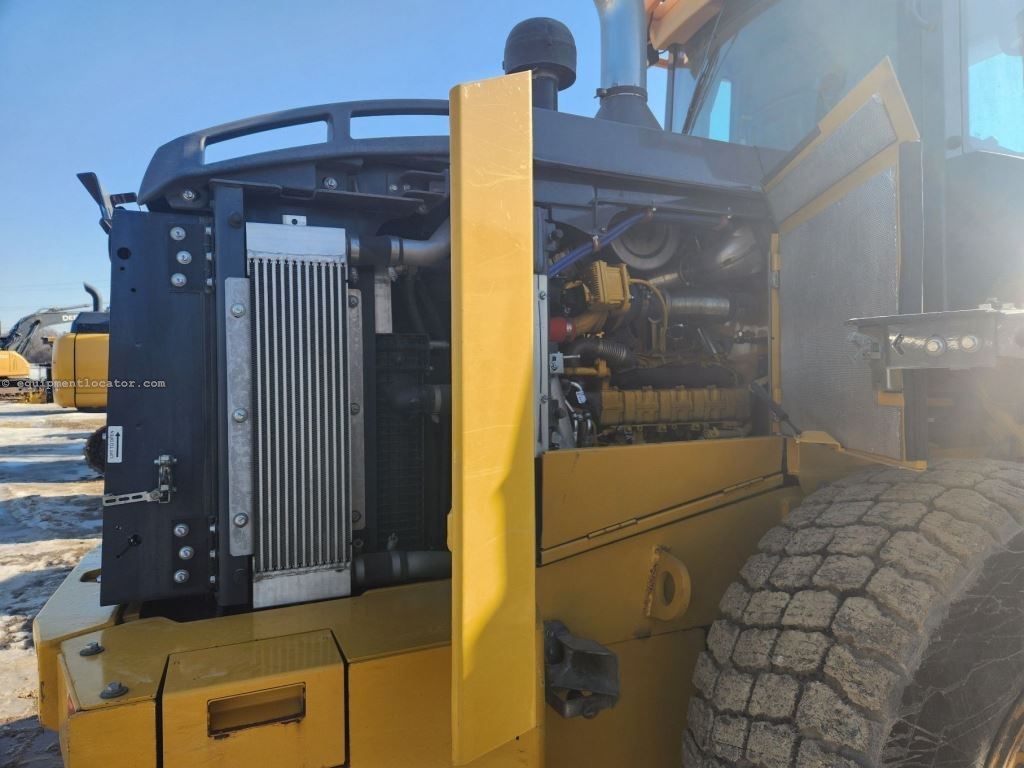 2019 John Deere 544L Image 28