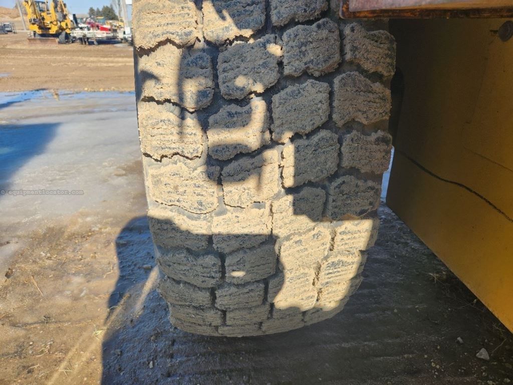 2019 John Deere 544L Image 37