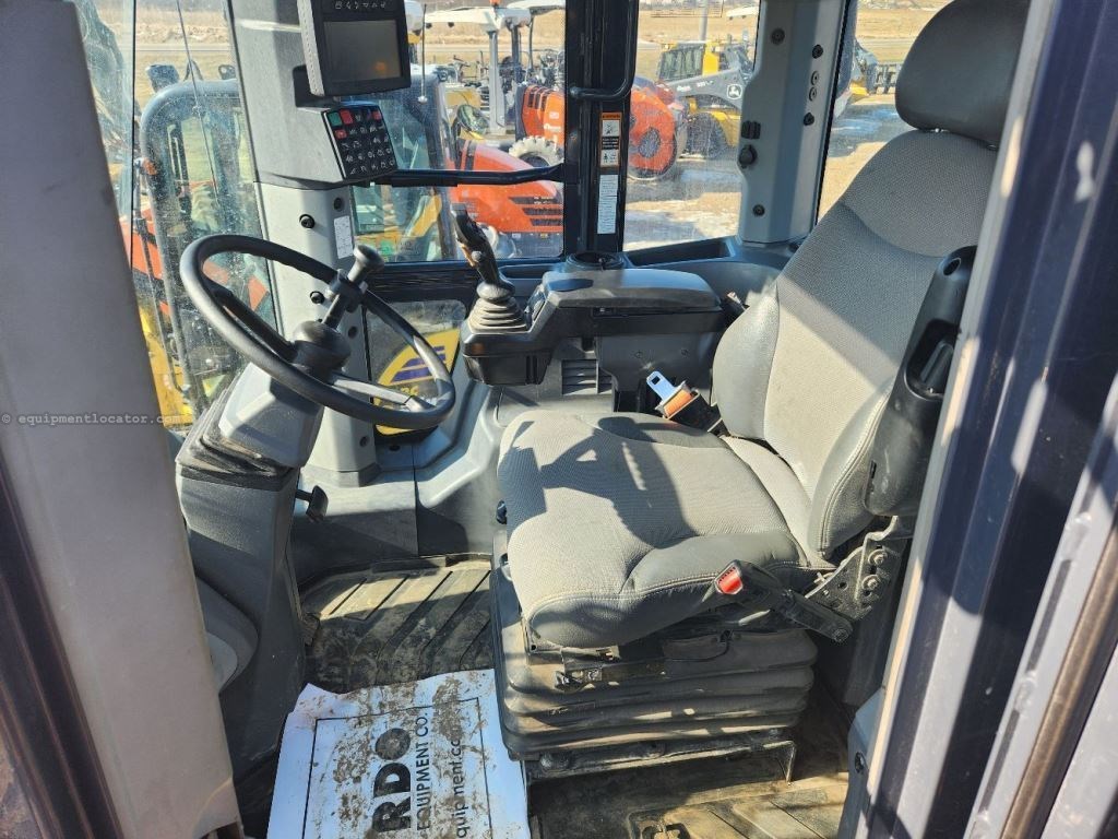 2019 John Deere 544L Image 39