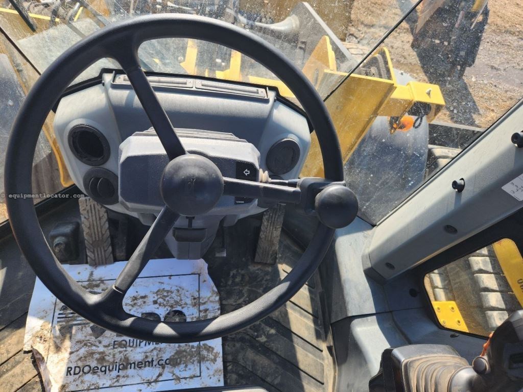 2019 John Deere 544L Image 44