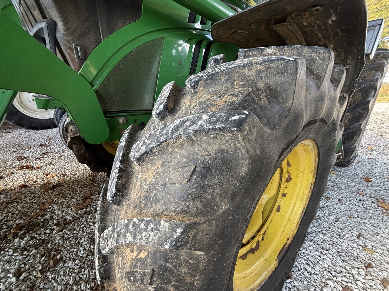 2014 John Deere 6105M Image 10