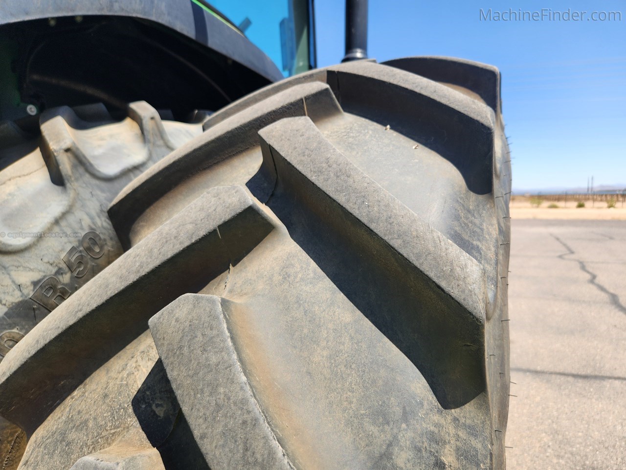 2022 John Deere 8R 250 Image 10