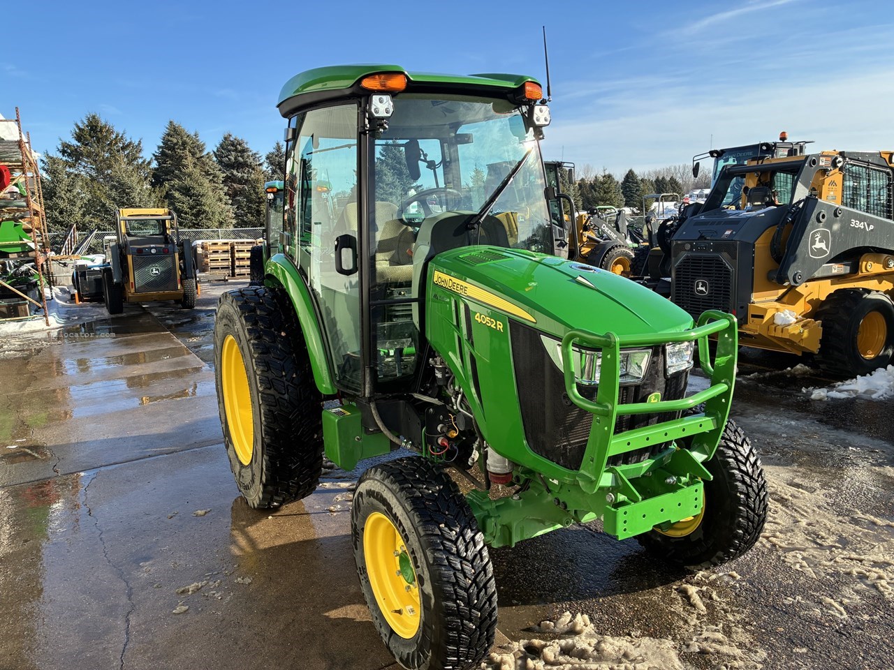 2025 John Deere 4052R Image 4