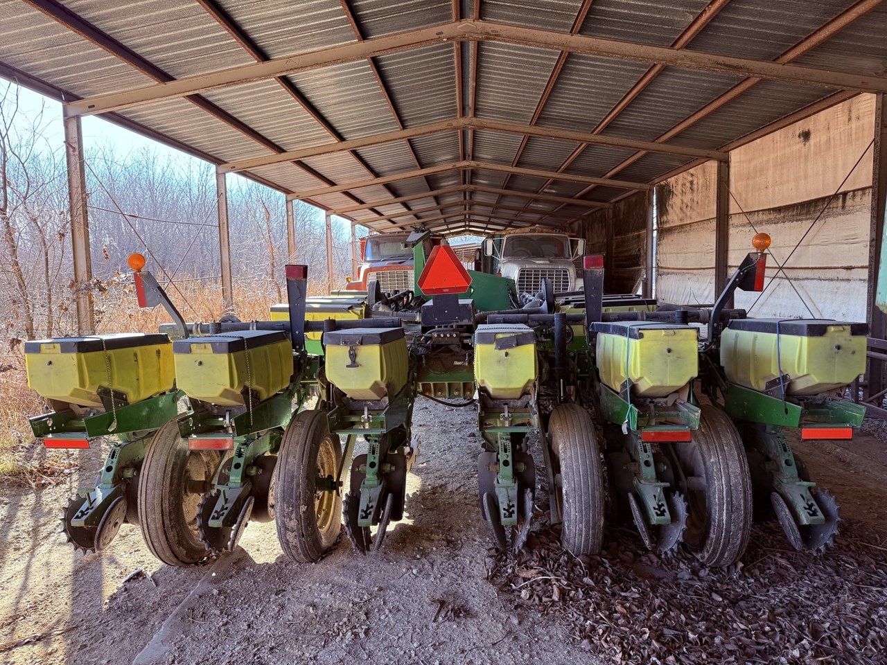 2002 John Deere 1770 Image 2