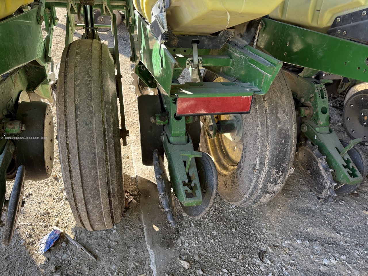 2002 John Deere 1770 Image 31