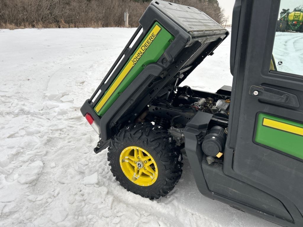 2020 John Deere XUV835M Image 20
